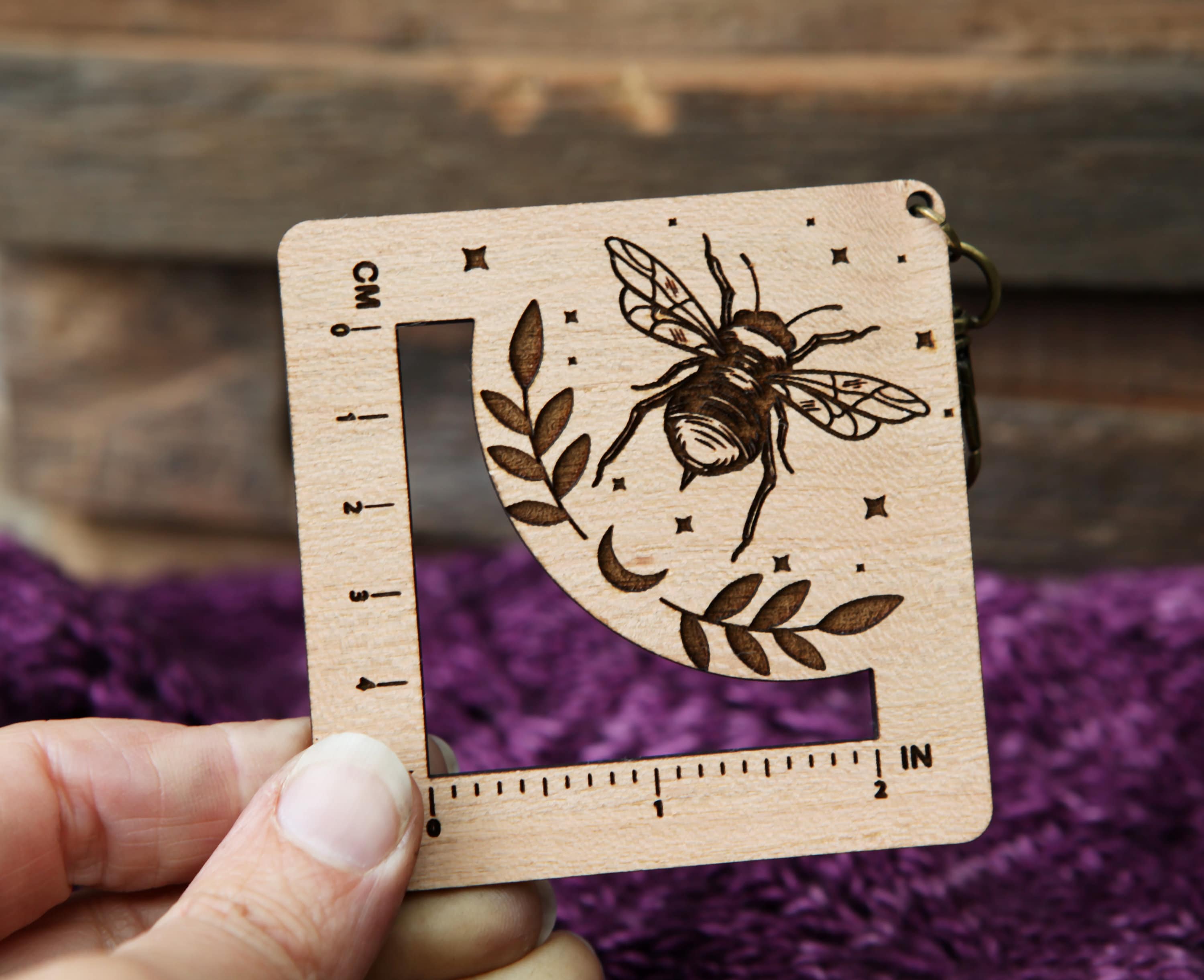 Bee, Stars & Moon Yarn Gauge Tool