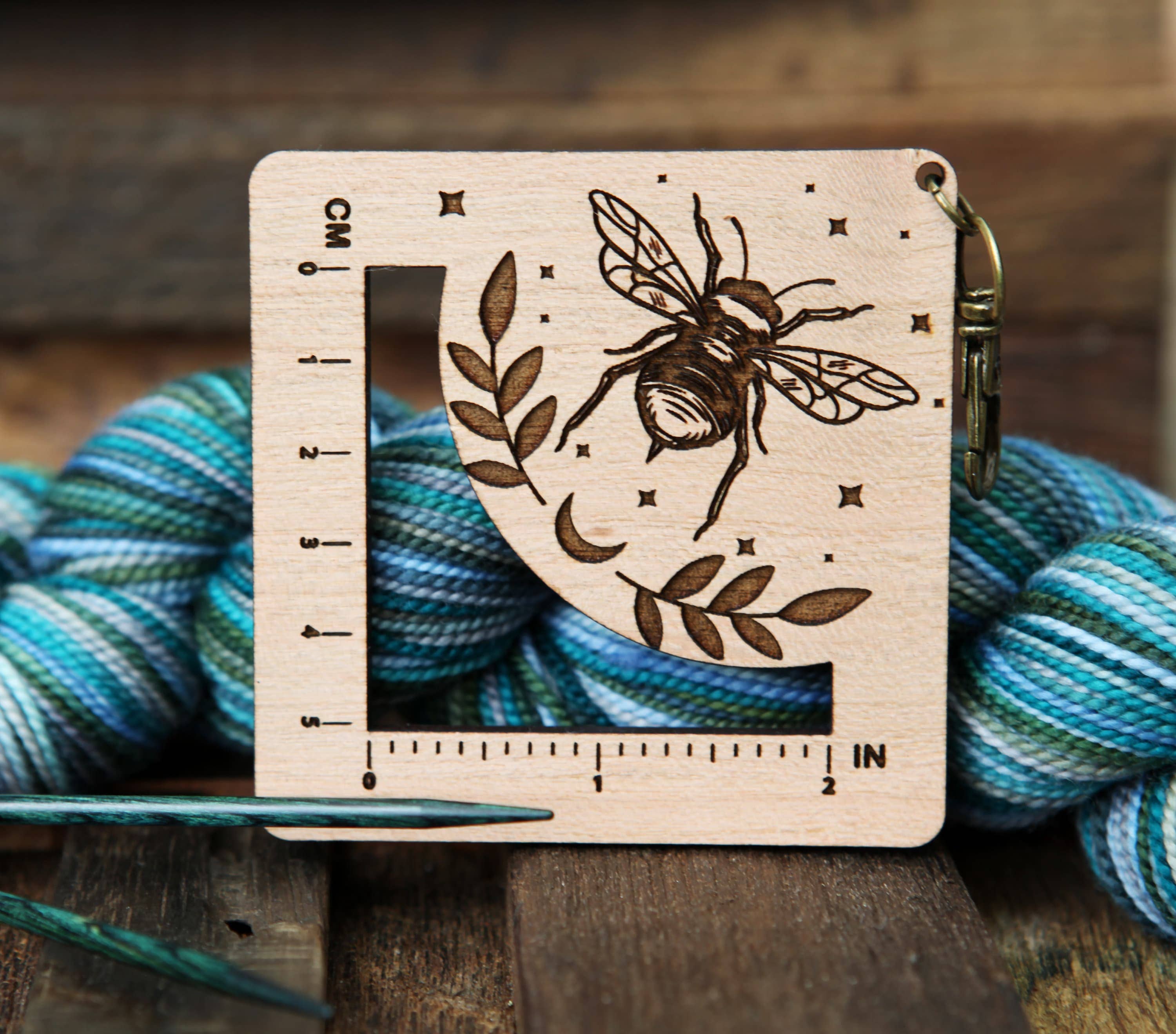 Bee, Stars & Moon Yarn Gauge Tool