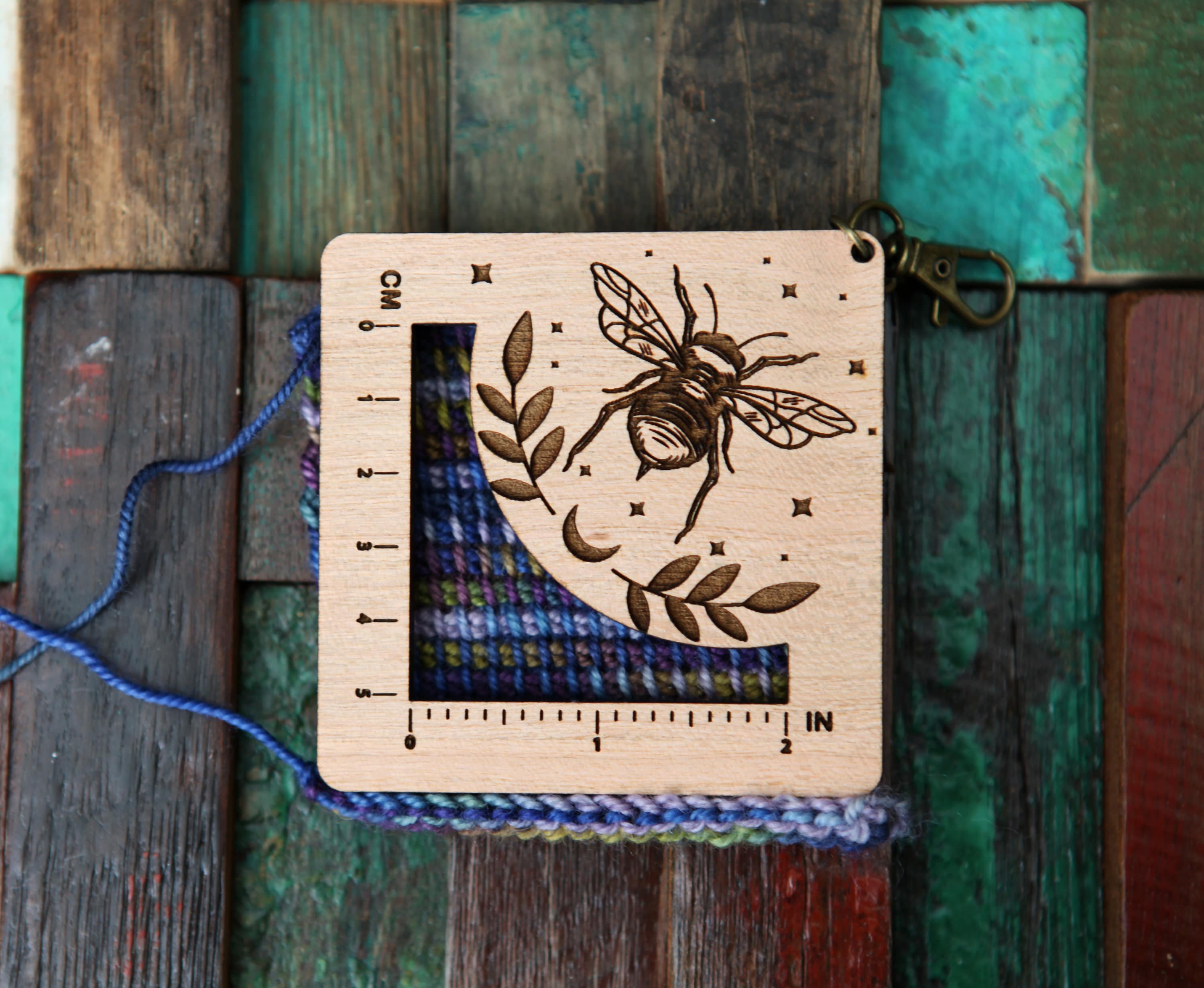 Bee, Stars & Moon Yarn Gauge Tool