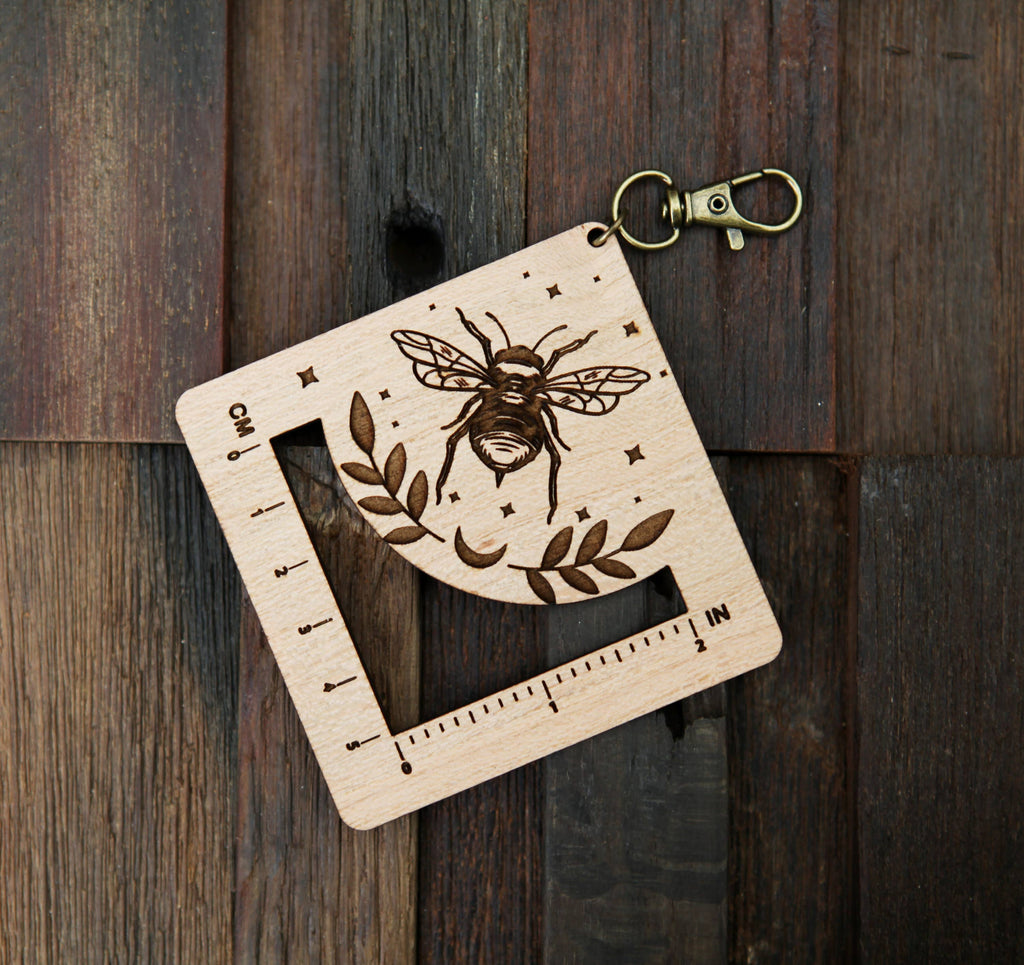 Bee, Stars & Moon Yarn Gauge Tool