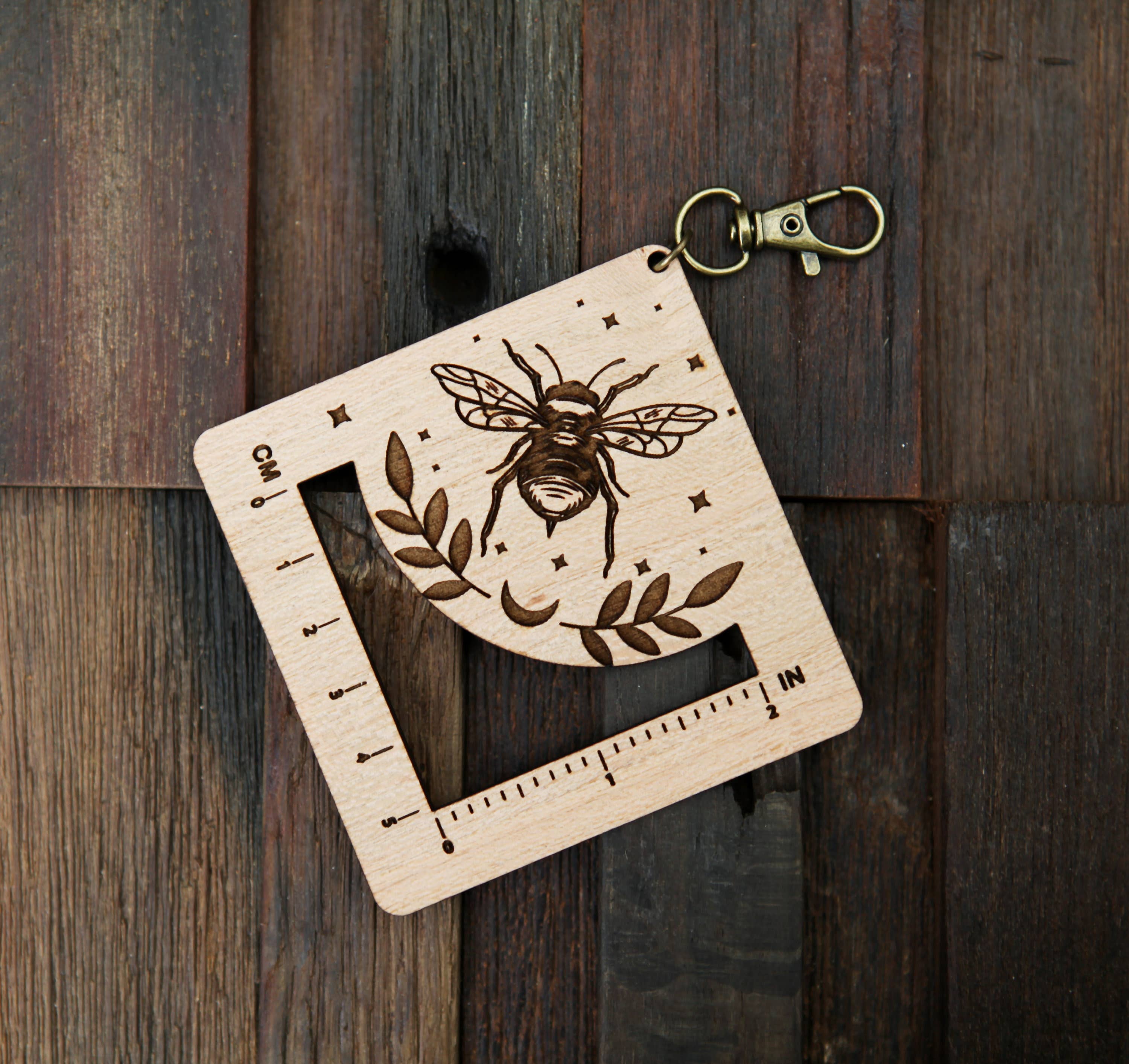 Bee, Stars & Moon Yarn Gauge Tool