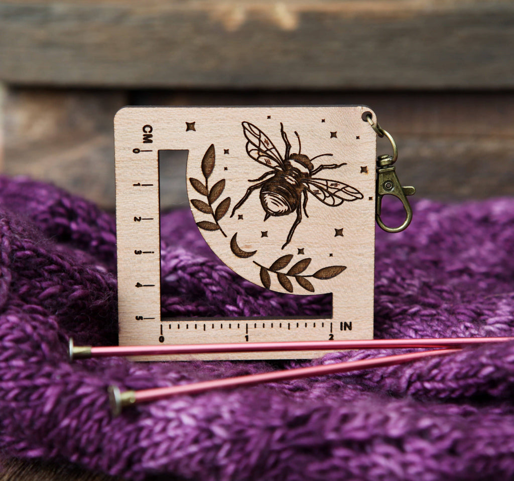 Bee, Stars & Moon Yarn Gauge Tool