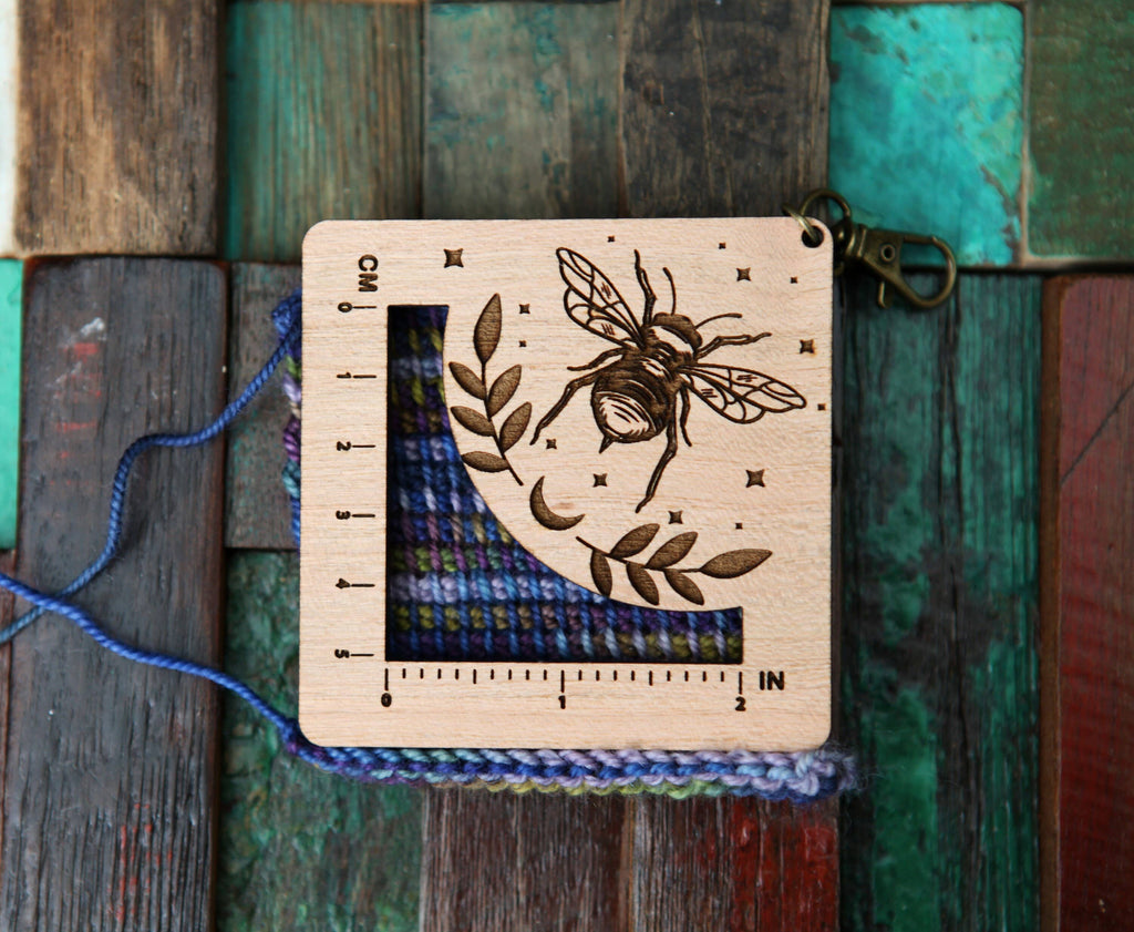 Bee, Stars & Moon Yarn Gauge Tool